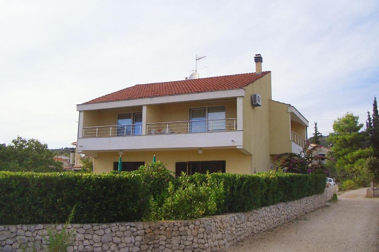 Apartments By The Sea Vinisce, Trogir - 5229 Ngoại thất bức ảnh