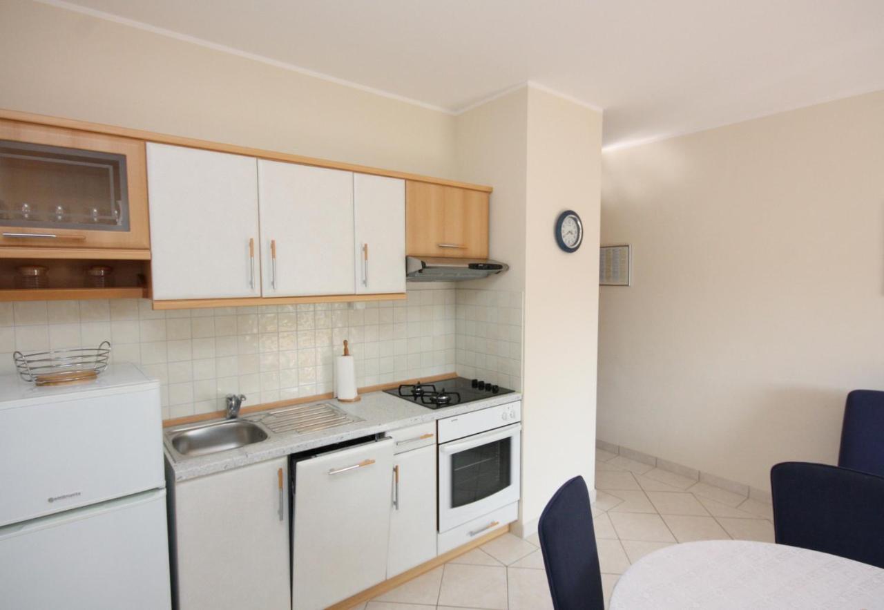 Apartments By The Sea Vinisce, Trogir - 5229 Ngoại thất bức ảnh