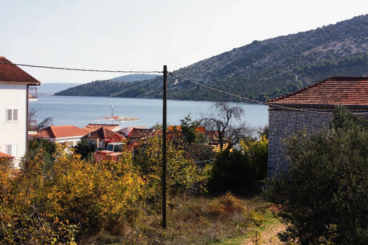 Apartments By The Sea Vinisce, Trogir - 5229 Ngoại thất bức ảnh
