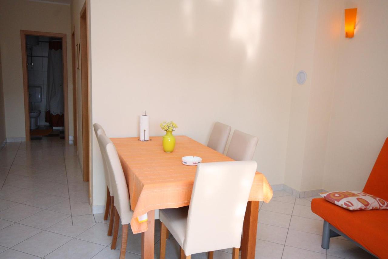 Apartments By The Sea Vinisce, Trogir - 5229 Ngoại thất bức ảnh