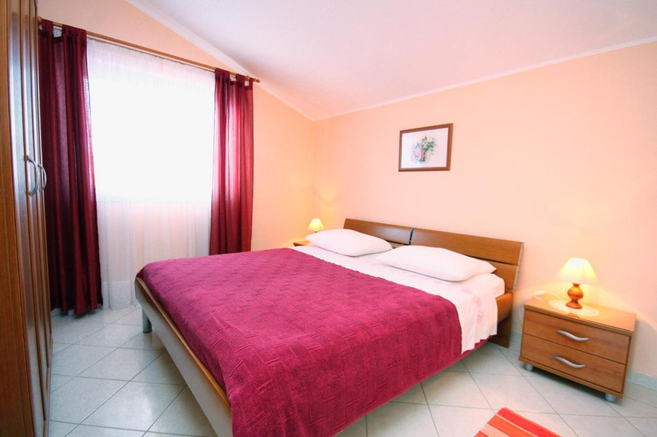 Apartments By The Sea Vinisce, Trogir - 5229 Ngoại thất bức ảnh