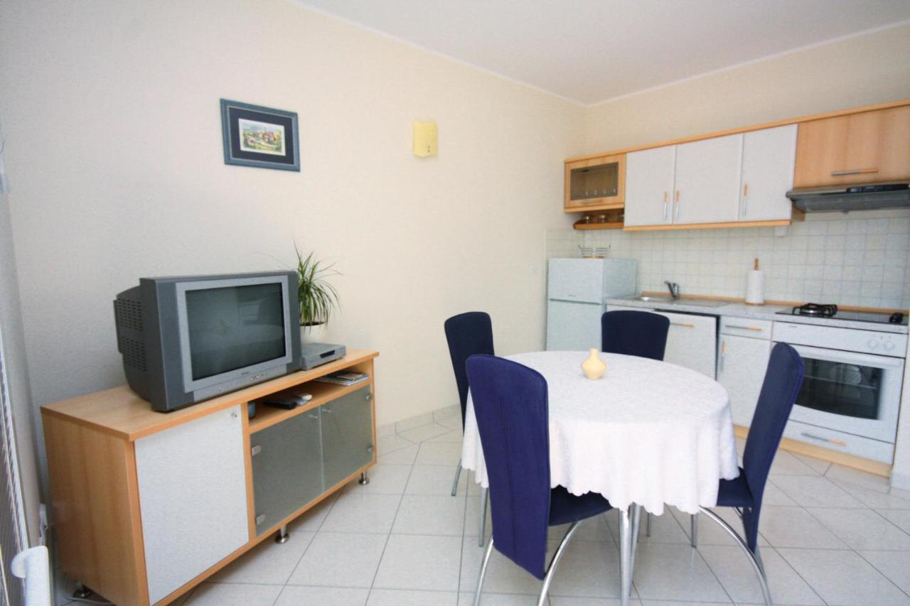 Apartments By The Sea Vinisce, Trogir - 5229 Ngoại thất bức ảnh