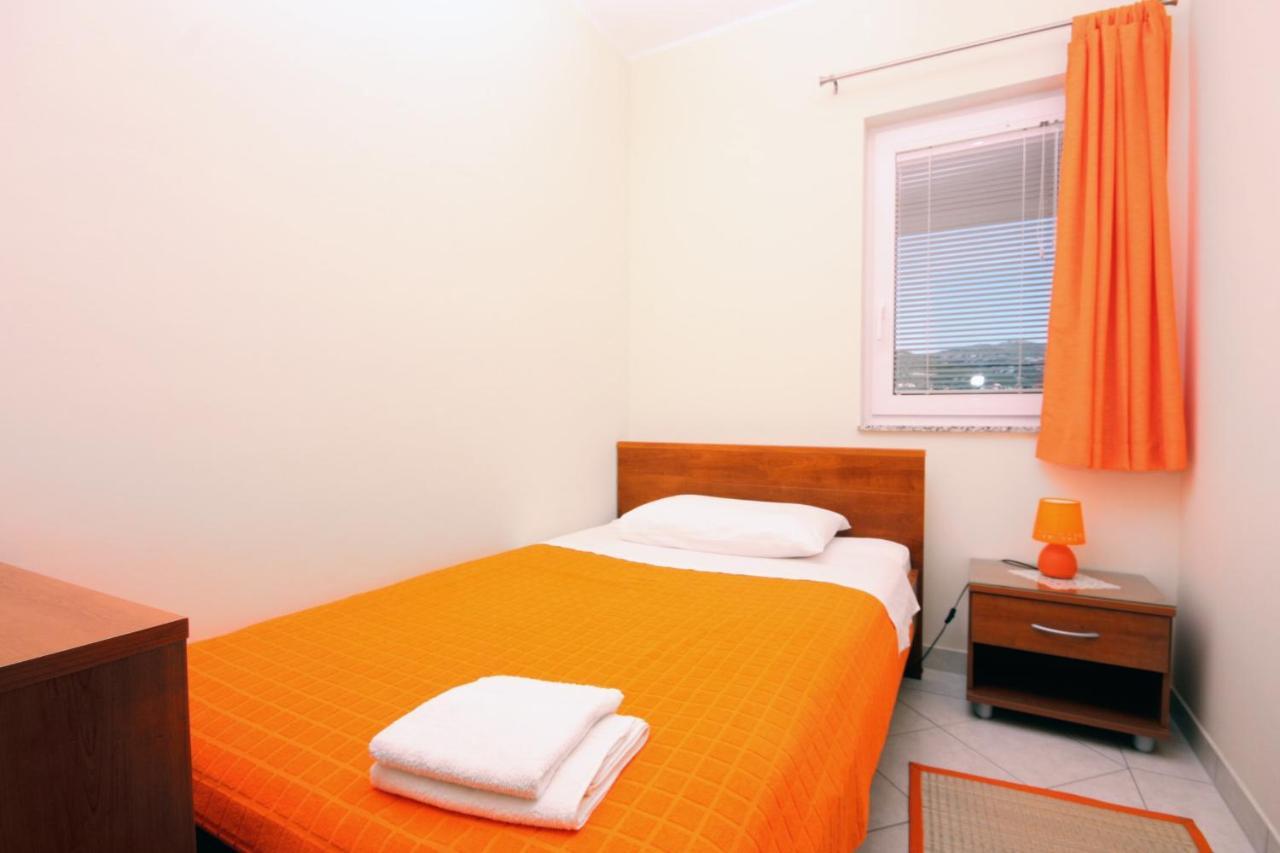 Apartments By The Sea Vinisce, Trogir - 5229 Ngoại thất bức ảnh