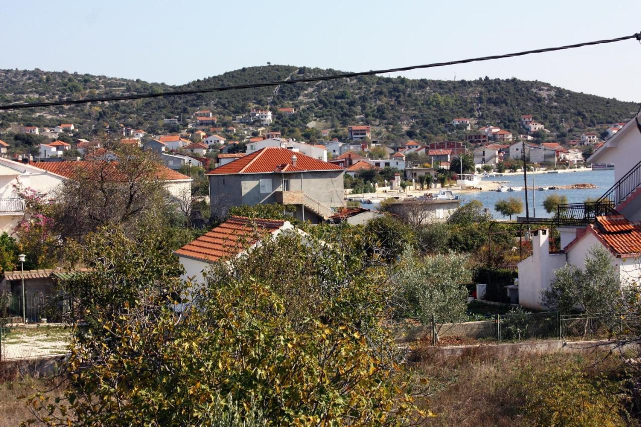 Apartments By The Sea Vinisce, Trogir - 5229 Ngoại thất bức ảnh
