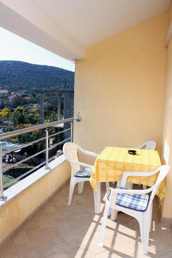 Apartments By The Sea Vinisce, Trogir - 5229 Ngoại thất bức ảnh