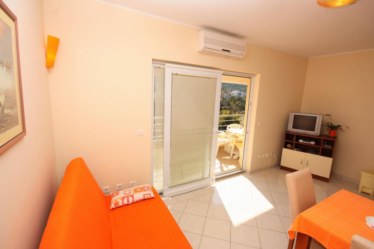 Apartments By The Sea Vinisce, Trogir - 5229 Ngoại thất bức ảnh