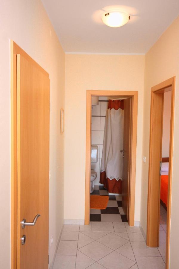 Apartments By The Sea Vinisce, Trogir - 5229 Ngoại thất bức ảnh
